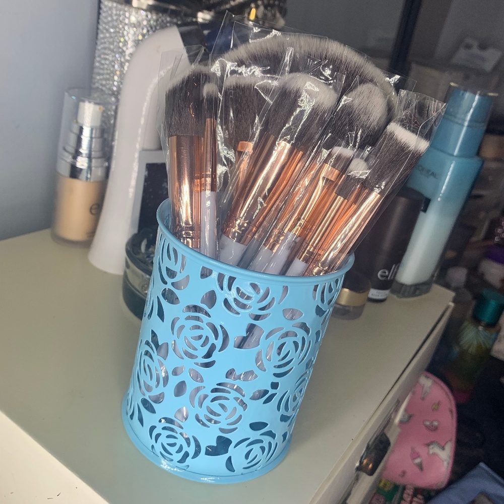 ❣️NEW❣️10pc White Marble Brush Set & Holder